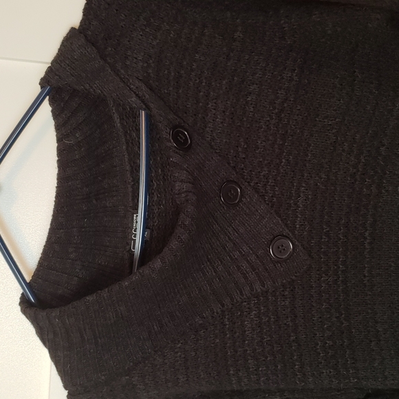Effeci black sweater with triangle neck. - Picture 2 of 6